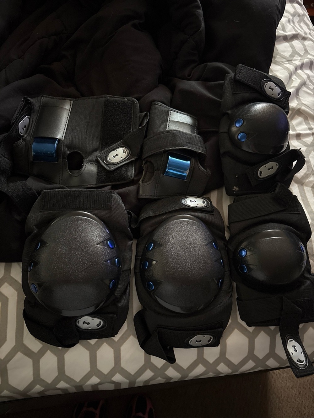 Men’s size medium Black Protective Knee and Elbow Pad Set with Blue Accents